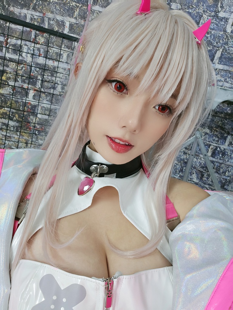 Messie Huang - Viper (NIKKE) - Mitaku photo 2-4