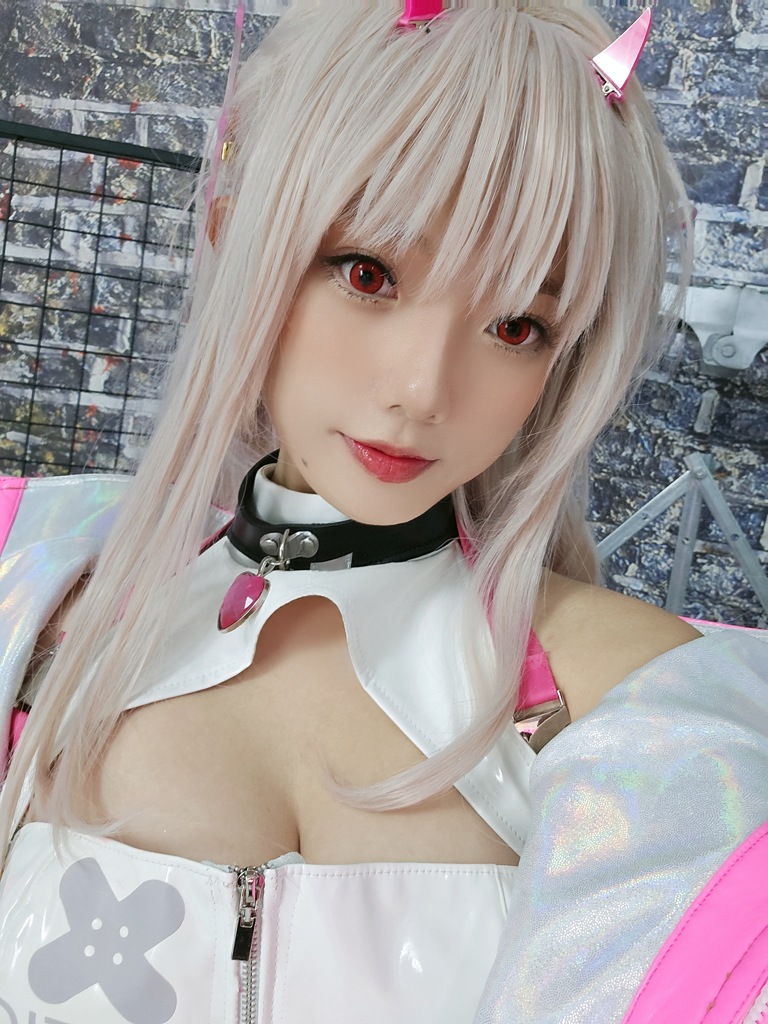 Messie Huang - Viper (NIKKE) - Mitaku photo 2-5