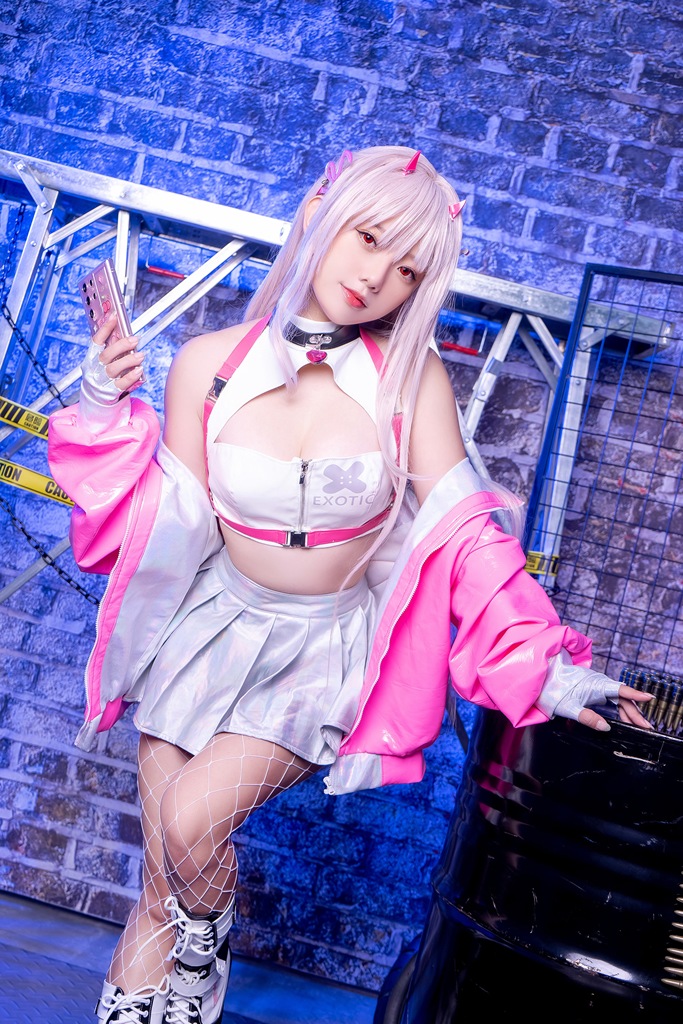Messie Huang - Viper (NIKKE) - Mitaku photo 1-3