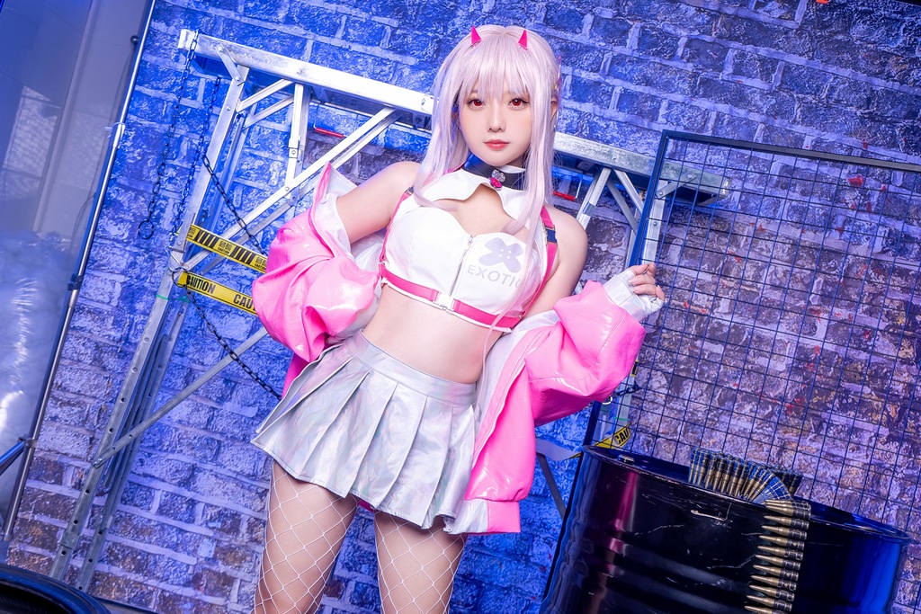 Messie Huang - Viper (NIKKE) - Mitaku photo 1-4
