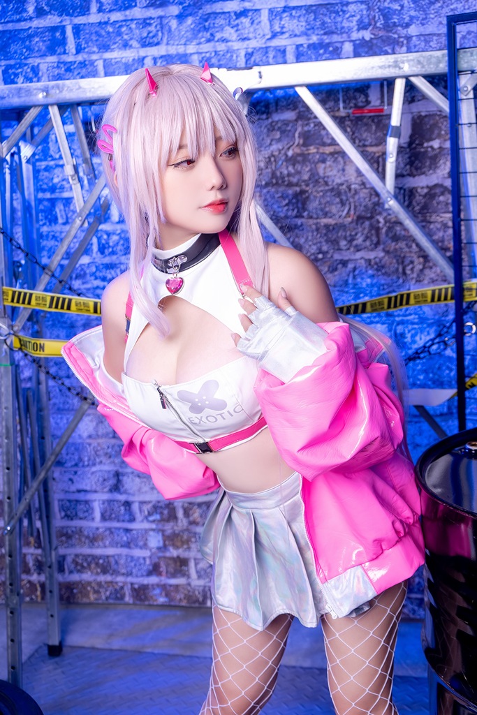 Messie Huang - Viper (NIKKE) - Mitaku photo 1-5