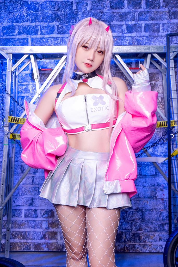 Messie Huang - Viper (NIKKE) - Mitaku photo 1-6