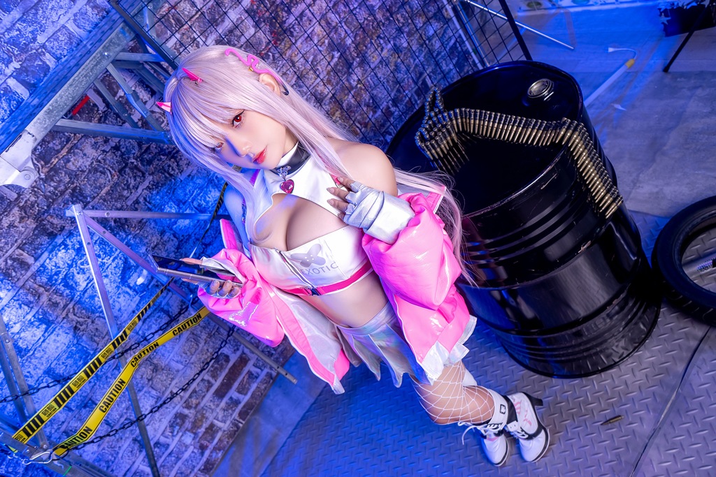 Messie Huang - Viper (NIKKE) - Mitaku photo 1-8